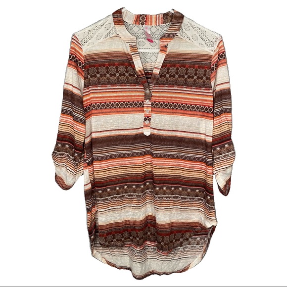 No Boundaries 3/4 Sleeve, High-Low Top - Picture 1 of 6